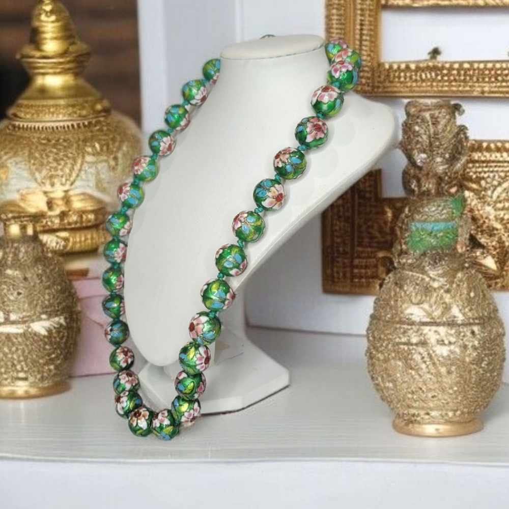 Gorgeous Vintage Hand Knotted Vibrant Emerald Green Cloisonne Bead Necklace! - Picture 5 of 5